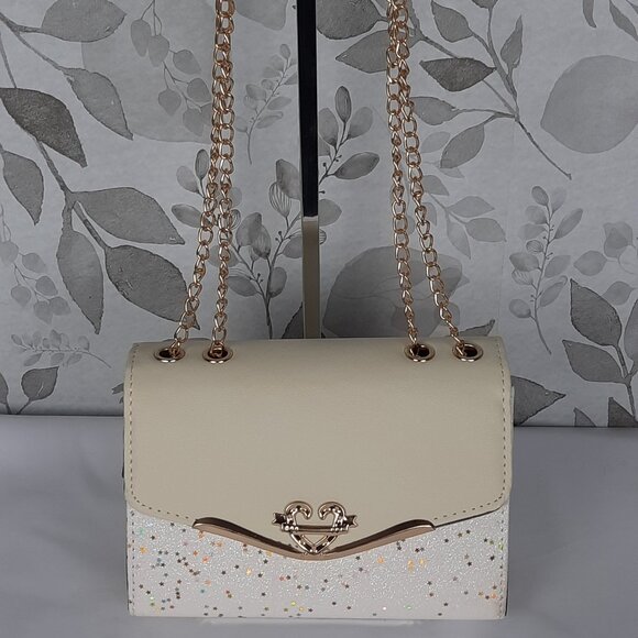 Like New White sparkle crossbody with detachable keychain charm nwot - Picture 3 of 6